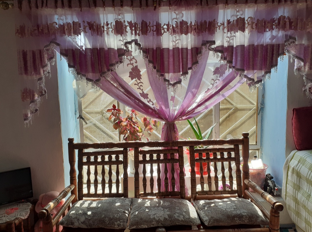 «گوییا خانه فرو ریخت سر من»